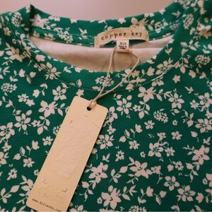 NWT knit floral print tee